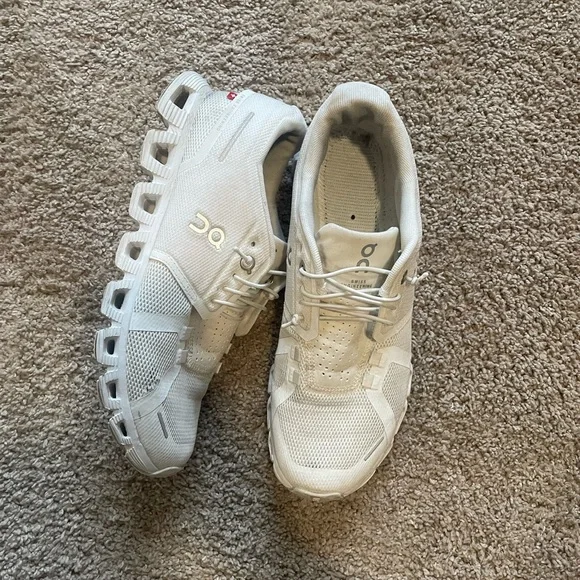 On Running All-White Athletic Shoes - Picture 4 of 5